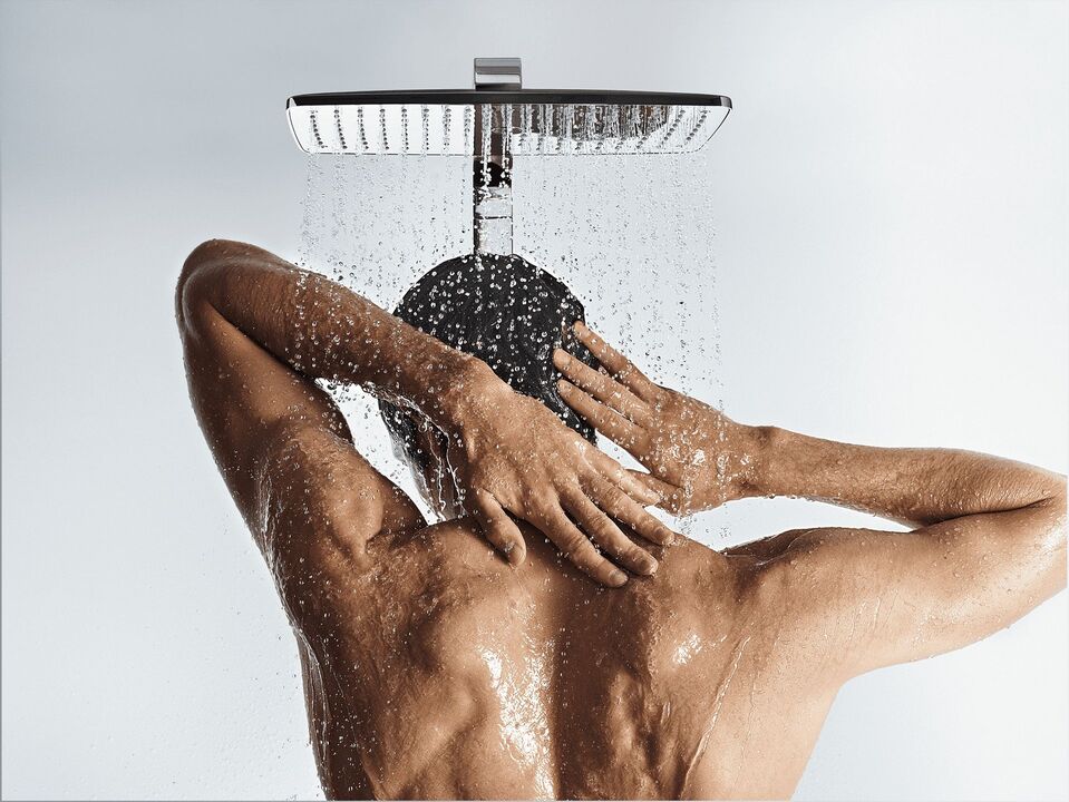 Shower in contrast for strength